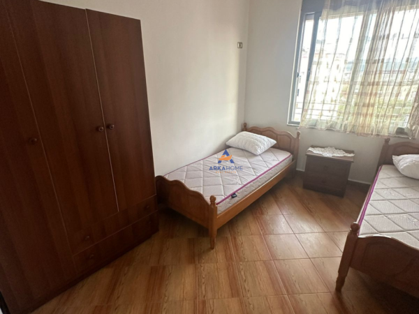 Tirane, jepet me qera apartament 2+1+Ballkon Kati 5, 102 m² 500 € (Marteniteti i ri)