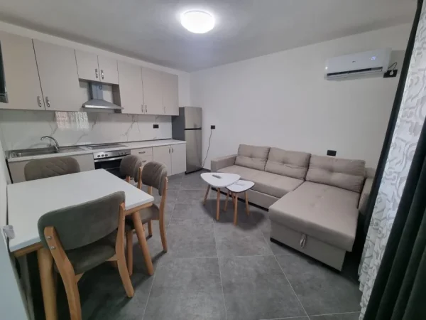 Tirane, jepet me qera apartament 1+1+Ballkon Kati 2, 80 m² 600 € (RIZA CEROVA)