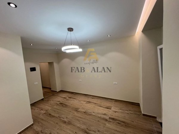 Tirane, jepet me qera ambjent biznesi Kati 1, 30 m² 650 € (Drejtoria e Policise)