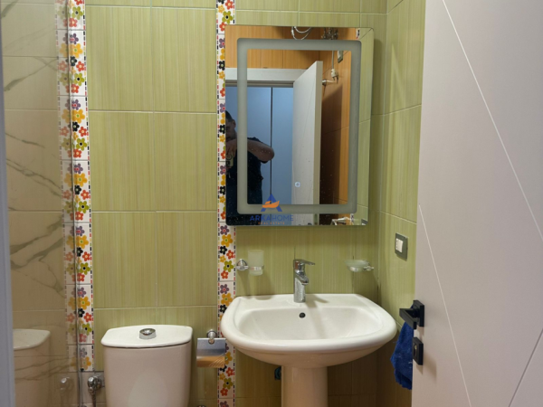 Shqiperi, jepet me qera apartament 3+1+Ballkon Kati 3, 95 m² 750 € (Marteninteti i Ri)