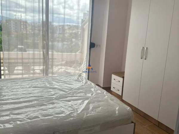 Shqiperi, jepet me qera apartament 3+1+Ballkon Kati 3, 95 m² 750 € (Marteninteti i Ri)