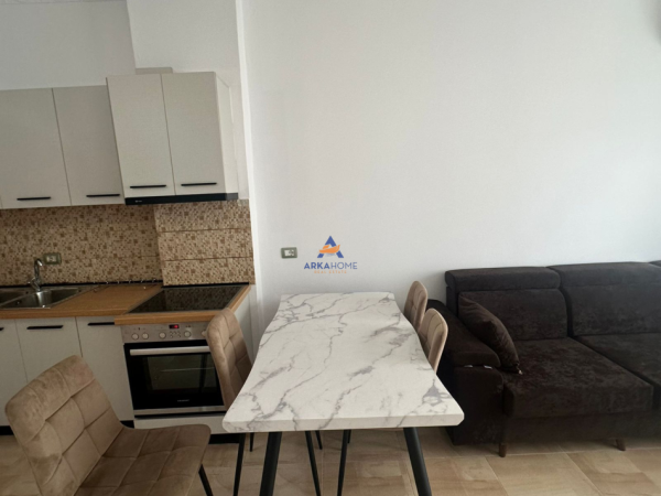 Shqiperi, jepet me qera apartament 3+1+Ballkon Kati 3, 95 m² 750 € (Marteninteti i Ri)