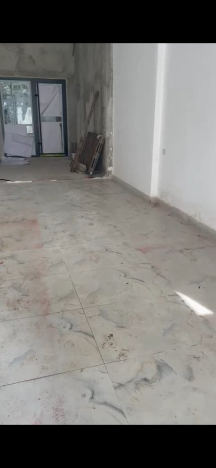 Tirane, jepet me qera dyqan Kati 0, 68 m² 1.000 € (ASTIR)