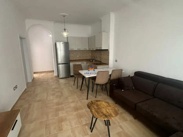 Shqiperi, jepet me qera apartament 3+1+Ballkon Kati 3, 95 m² 750 € (Marteninteti i Ri)