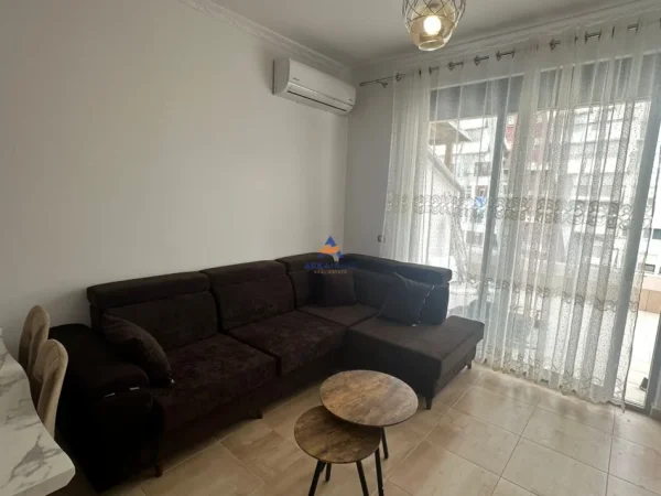 Shqiperi, jepet me qera apartament 3+1+Ballkon Kati 3, 95 m² 750 € (Marteninteti i Ri)