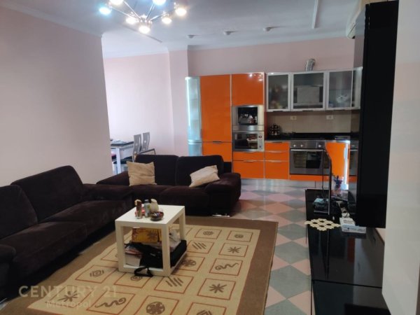Tirane, jepet me qera apartament 2+1 Kati 9, 100 m² 750 € (Ne zonen e Ish Bllokut)