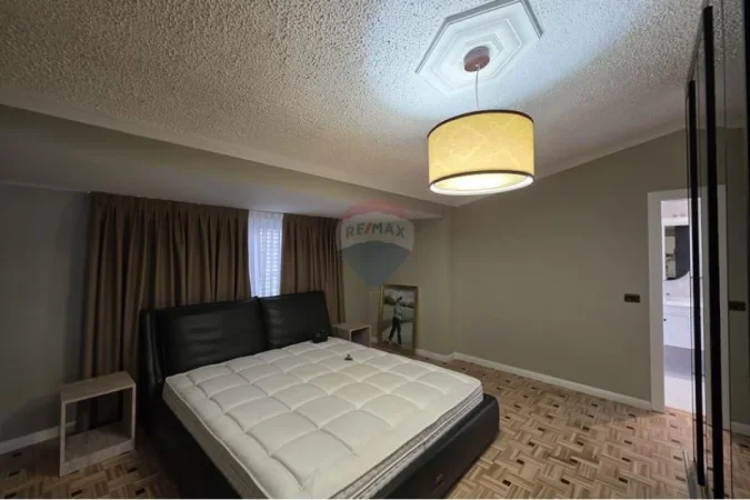 Tirane, shitet apartament 3+1+Ballkon , 330 m² 800.000 € 