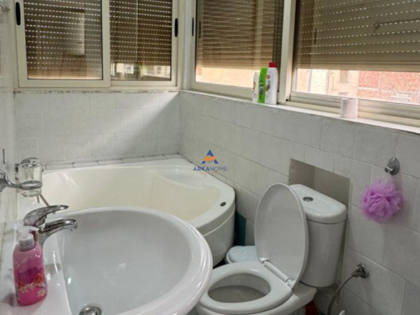 Tirane, jepet me qera apartament 1+1 Kati 5, 48 m² 540 € (Rruga e Durresit)