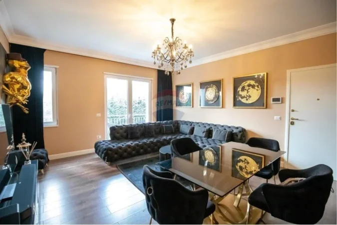 shitet apartament 2+1+Ballkon , 330.000 €