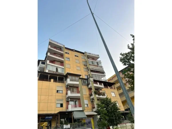 SHITET APARTAMENT 1+1 TEK KOPSHTI BOTANK
