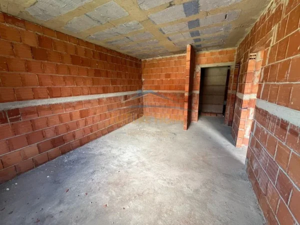 SHITET APARTAMENT 1+1 NE PASKUQAN, ME KESTE