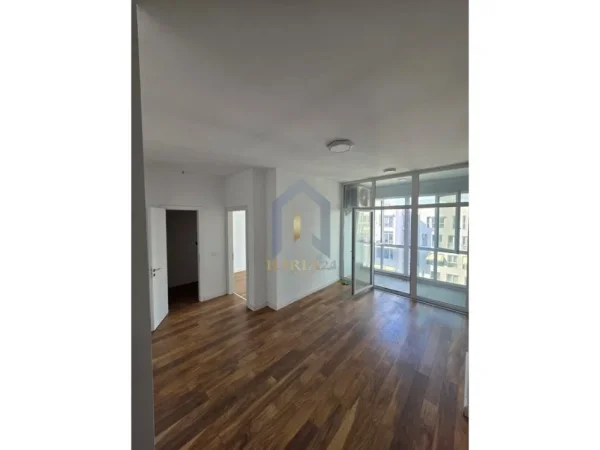 Tirane, jap me qera zyre Kati 5, 70 m² 500 € (tish dahia)