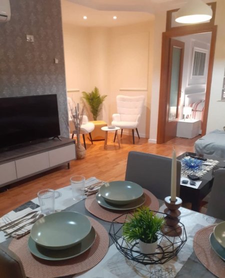Tirane, jepet me qera apartament 1+1+Ballkon Kati 3, 70 m² 620 € (BLLOK)