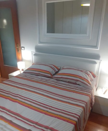Tirane, jepet me qera apartament 1+1+Ballkon Kati 3, 70 m² 620 € (BLLOK)
