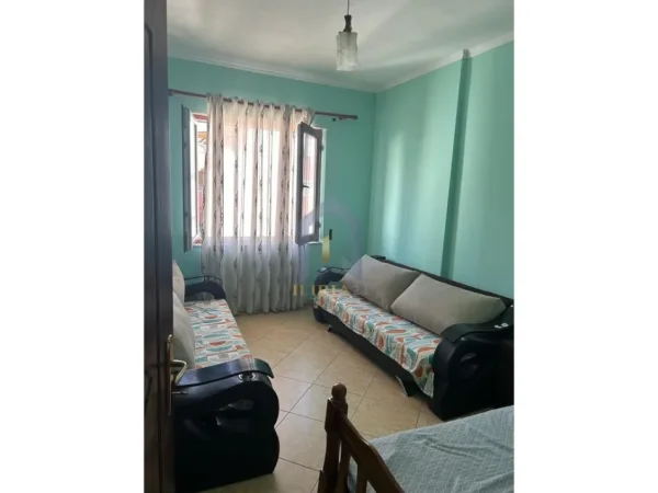 Tirane, jepet me qera apartament 2+1+Ballkon Kati 5, 113 m² 450 € (Pallatet e Verdha)
