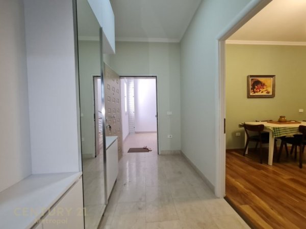Tirane, jepet me qera apartament 2+1+Aneks+Ballkon Kati 2, 120 m² 750 € (Perballe Spitalit Amerikan 3)
