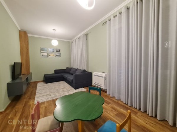 Tirane, jepet me qera apartament 2+1+Aneks+Ballkon Kati 2, 120 m² 750 € (Perballe Spitalit Amerikan 3)