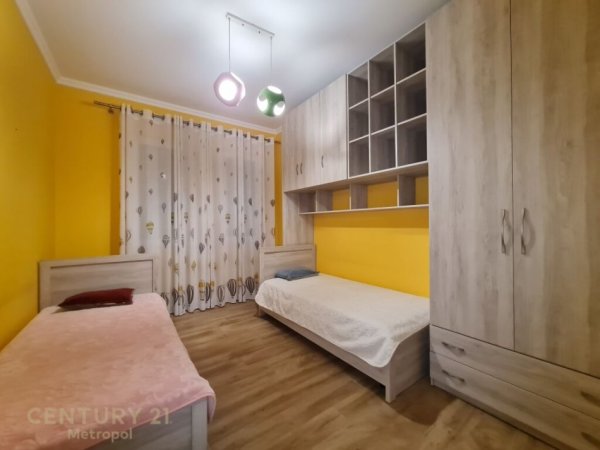 Tirane, jepet me qera apartament 2+1+Aneks+Ballkon Kati 2, 120 m² 750 € (Perballe Spitalit Amerikan 3)