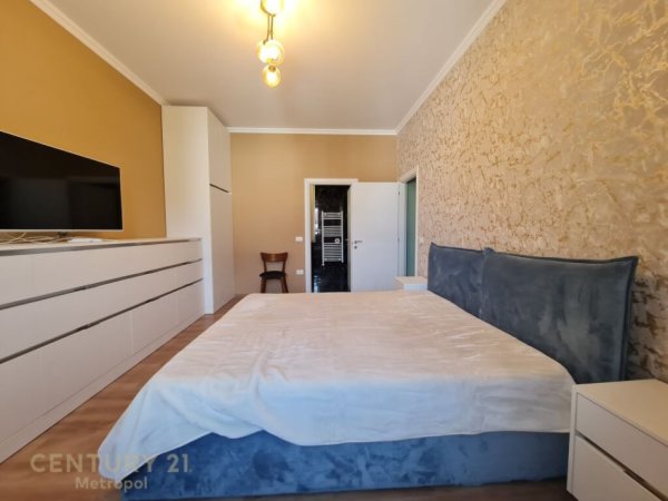 Tirane, jepet me qera apartament 2+1+Aneks+Ballkon Kati 2, 120 m² 750 € (Perballe Spitalit Amerikan 3)