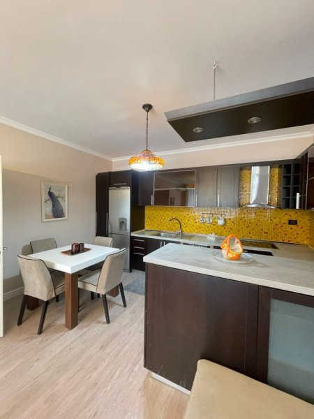 Qera, apartament 2+1+2+ Ballkon Kati 7, 110 m², Komuna e Parisit, (Kompleksi Kika 1), 700 Euro/Muaj