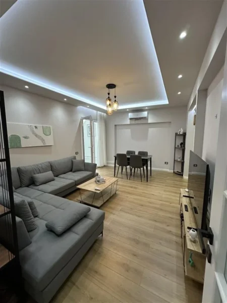 Tirane, shitet apartament 2+1+Ballkon Kati 10, 88 m² 258.000 € (Perballe Delijorgjit)