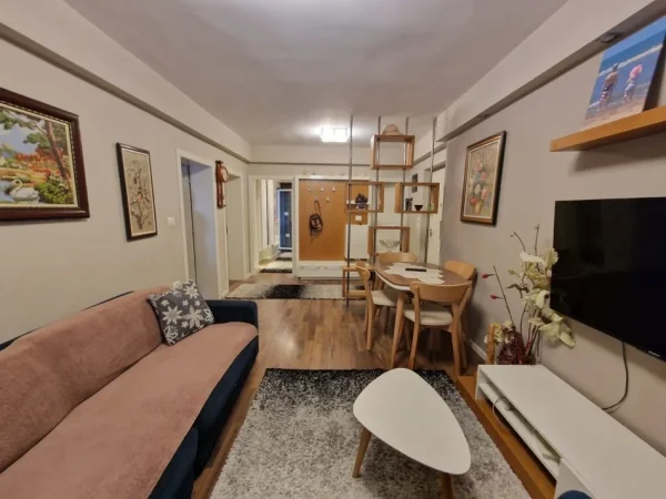 Tirane, jepet me qera apartament 2+1+Ballkon Kati 3, 100 m² 600 € (irfan tomini)