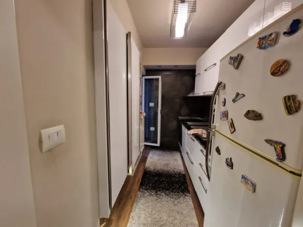 Tirane, jepet me qera apartament 2+1+Ballkon Kati 3, 100 m² 600 € (irfan tomini)