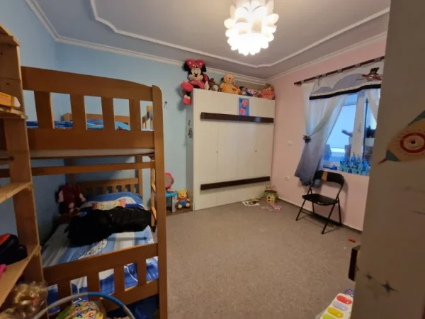 Tirane, jepet me qera apartament 2+1+Ballkon Kati 3, 100 m² 600 € (irfan tomini)