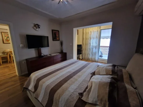 Tirane, jepet me qera apartament 2+1+Ballkon Kati 3, 100 m² 600 € (irfan tomini)