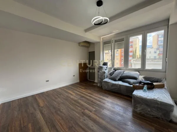 Tirane, shitet apartament 1+1 Kati 3, 54 m² 110.000 € (Xhamllik)