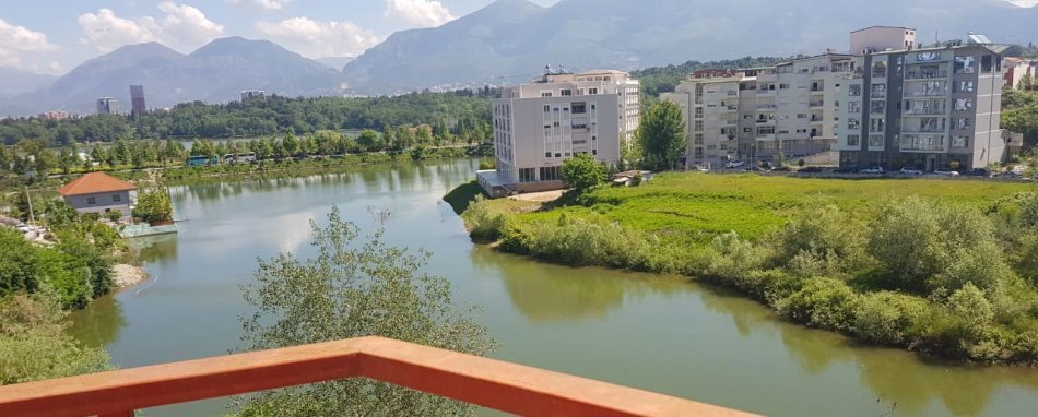 Tirane, jepet me qera apartament 4+1+Aneks+Ballkon Kati 5, 210 m² 1.200 € (Liqeni i thate)