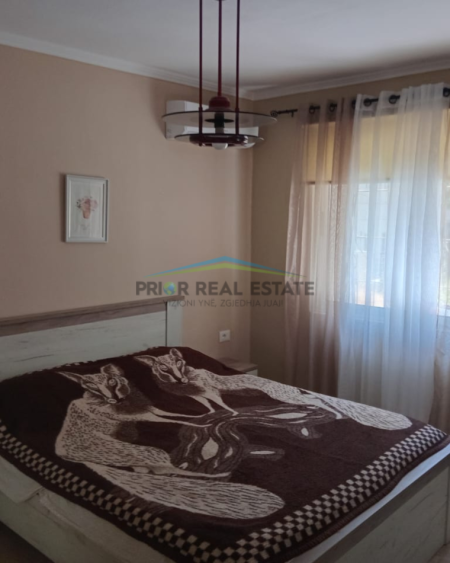 Tirane, jepet me qera apartament 1+1+Ballkon Kati 1, 80 m² 600 € (Pazari i ri)