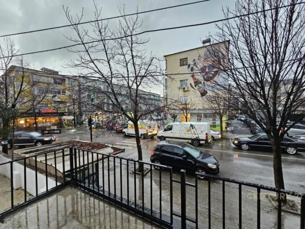 Tirane, jepet me qera ambjent biznesi Kati 1, 400 m² 4.800 € (Rr. Bardhyl)