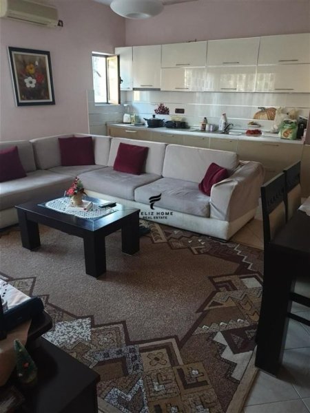 Tirane, jepet me qera apartament 2+1 Kati 1, 120 m² 650 € (RRUGA DURRESIT)