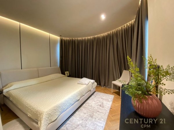 Tirane, jepet me qera apartament 3+1+Aneks+Ballkon Kati 4, 188 m² 3.000 € (Ish-Blloku)