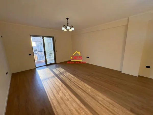 Vlore, shitet apartament 2+1+Ballkon Kati 11, 116 m² (Rruga Çajupi)