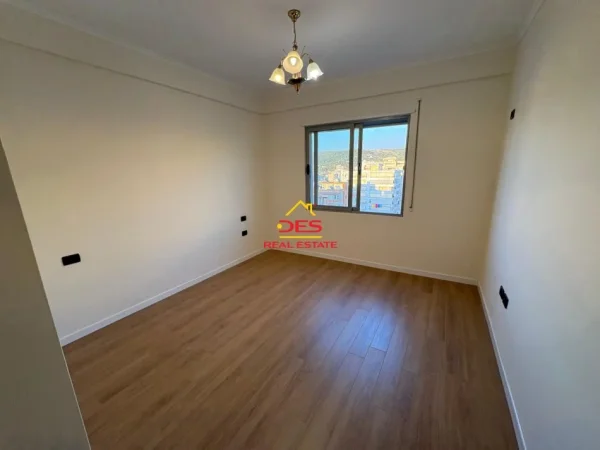 Vlore, shitet apartament 2+1+Ballkon Kati 11, 116 m² (Rruga Çajupi)