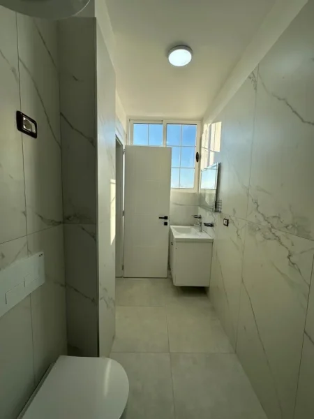 Tirane, shitet apartament 2+1 Kati 11, 110 m² (Perball Delijorgjit)