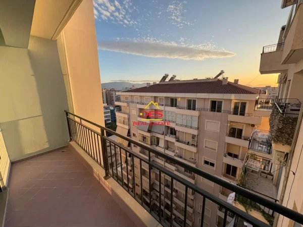 Vlore, shitet apartament 2+1+Ballkon Kati 11, 116 m² (Rruga Çajupi)