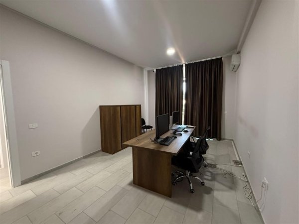 Tirane, jepet me qera zyre Kati 2, 75 m² 500 € (SQUARE 21)