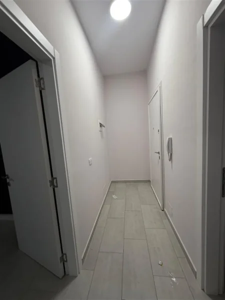 Tirane, jepet me qera zyre Kati 2, 75 m² 500 € (SQUARE 21)