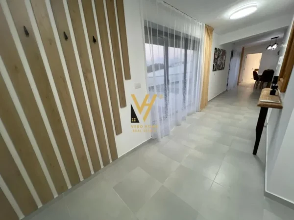 Tirane, jepet me qera apartament 1+1+Ballkon Kati 6, 100 m² 700 € (KODRA E DIELLIT)