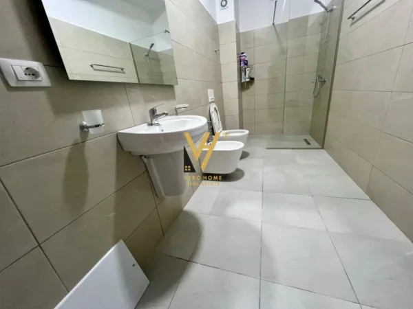 Tirane, jepet me qera apartament 1+1+Ballkon Kati 6, 100 m² 700 € (KODRA E DIELLIT)