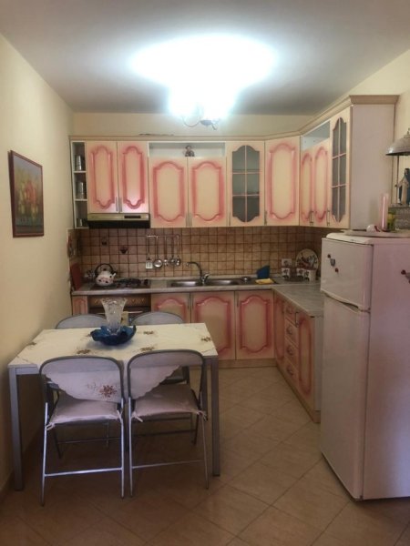 Tirane, jepet me qera apartament 1+1 Kati 3, 74 m² 500 € (Zogu i Zi)