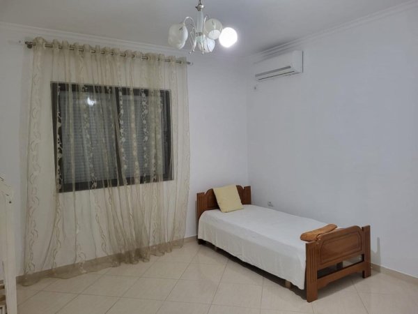 Tirane, jepet me qera Vile 2+1 Kati 2, 228 m² 600 € (Prane Teg)