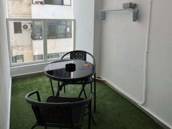 Durres, jepet me qera apartament 2+1+Ballkon Kati 2, 95 m² 1.000 € (Stacioni Trenit)