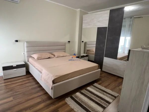 Durres, jepet me qera apartament 2+1+Ballkon Kati 2, 95 m² 1.000 € (Stacioni Trenit)