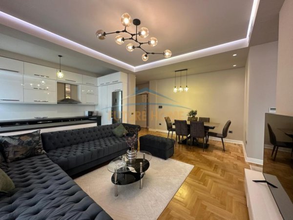 Tirane, jepet me qera apartament 2+1 Kati 8, 108 m² 1.300 € 