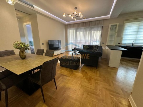 Tirane, jepet me qera apartament 2+1 Kati 8, 108 m² 1.300 € 