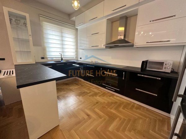 Tirane, jepet me qera apartament 2+1 Kati 8, 108 m² 1.300 € 